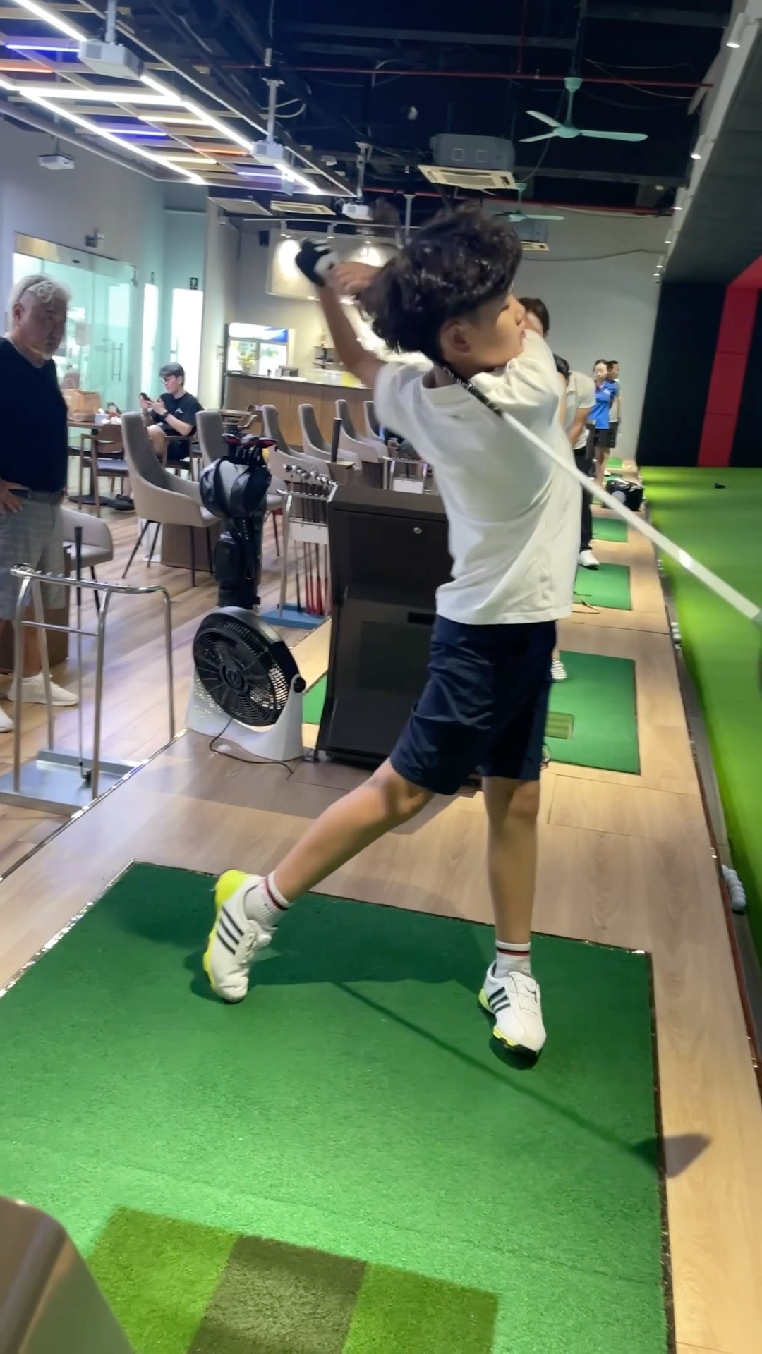 (Golf familyVN ) cậu bé có đường swing đẹp ?#golf #shorts