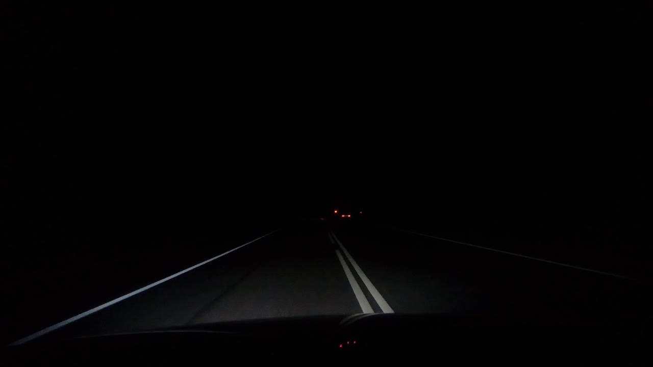 Ночь дорога свет фар. Свет фар ночью. Фары ночью на трассе. Ночная дорога в свете фар. Дорога ночная под светом фар.