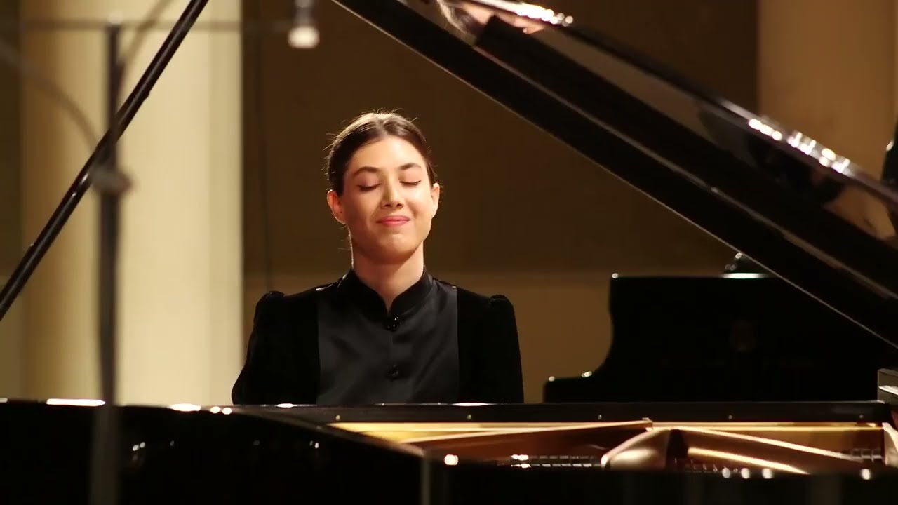 Mozart - Piano Concerto No. 17 | Mariana Achba