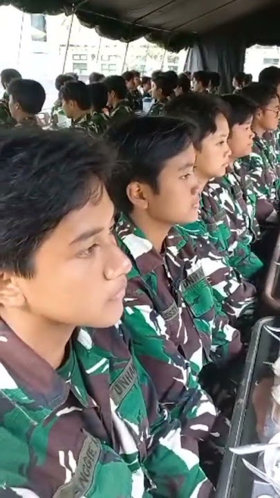 MAKAN SIANG DI LEMBAGA PENDIDIKAN #prajurit #tni #kowad #serdadu #abdinegara #army #short #wanita