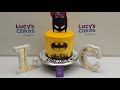 Pastel Batman en chantilly usando jalea o abrillantador para el drip cake