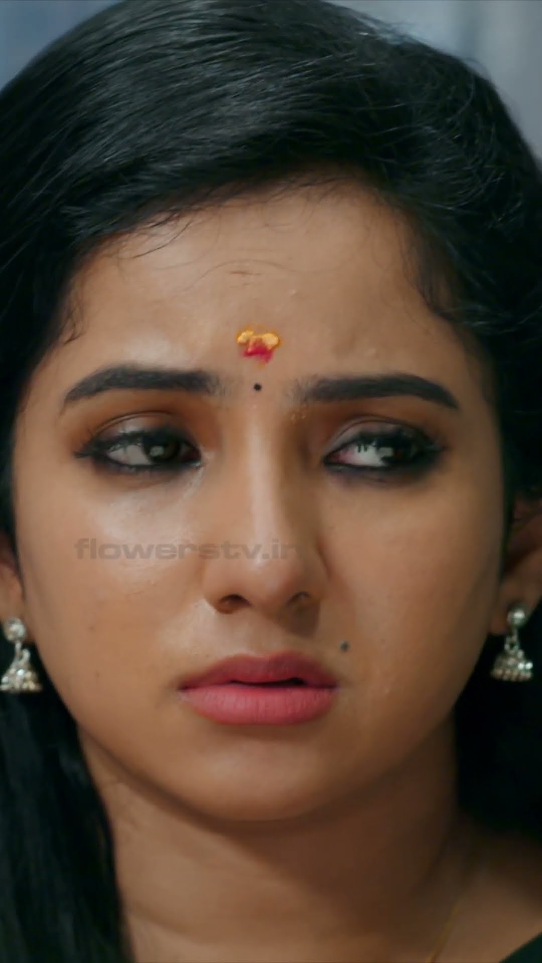 ഉള്ളിലെ തീരാ നൊമ്പരവുമായി അവൾ!