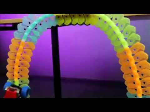 Гибкий автотрек 144 элемента  с мертвой петлей с креплением к столу Трасса  350 см с подсветкой и с usb зарядкой с машинкой, видео 1