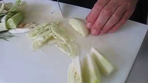 WST-FOOD-01 PREPARATION OF  RAW MATERIALS CLEANING AND PEELING VEGETABLES 2.1