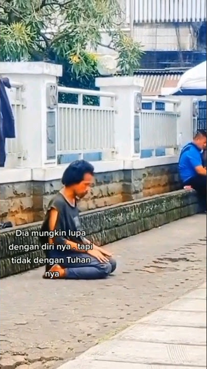 Orang gila Sholat...!!!