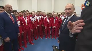 Путин отчитал сотрудника службы охраны, загородившего камеру