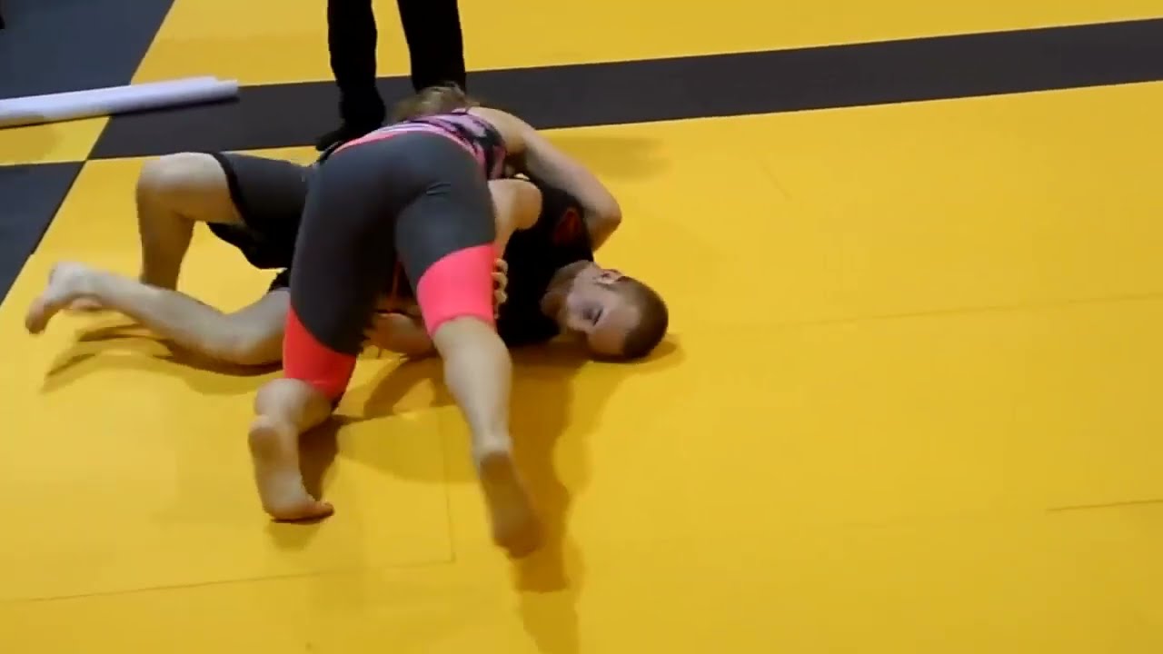 wrestling girl with blue hair