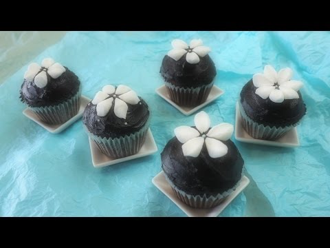 Easy with Marshmallows! Snowdrop-Decorated Rich Chocolate Cupcakes (Non-Chocolate) マシュマロで簡単デコ カップケーキ