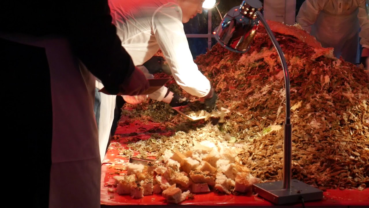 Biggest Döner of the World 847 kg (423,5 kg Meat) in Berlin! World ...