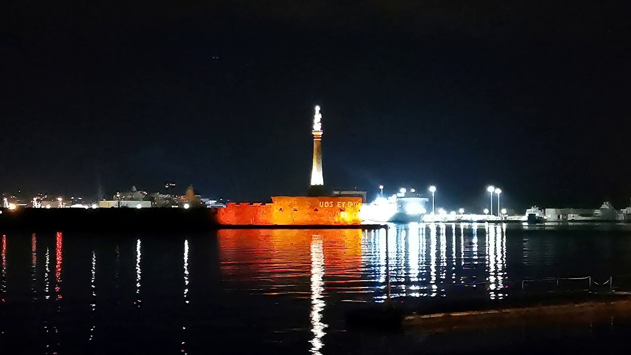 La città in notturna la Madonnina Del Porto Messina Sicily Love YouTube La città in notturna la Madonnina Del Porto Messina Sicily Love YouTube