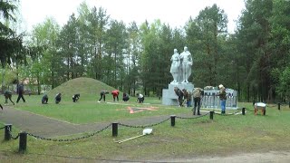 В преддверии Дня победы мозыряне убирают и благоустраивают места воинской славы