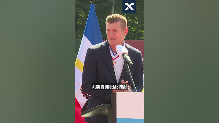Toni Kroos dirigiert bei Ordensverleihung Geburtstagsständchen für Opa Heinz! 😍🎶 #kroos #shorts