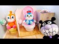 アンパンマンたちとおもちゃのトイレで遊ぶよ！上手におトイレできるかな？