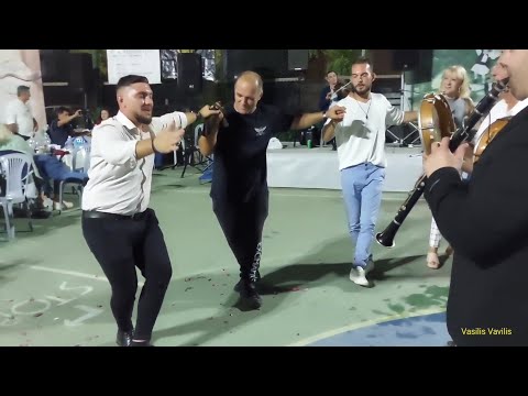 Τα πίνει ο
