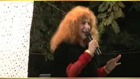 Lee-Alison Sibley sings "Can't Help Loving that Ma...
