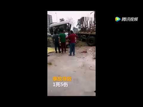 大货车高速“飞越”隔离带猛撞环卫车 致1死5伤