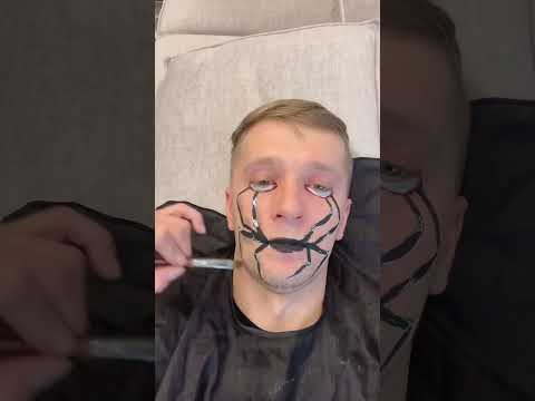 КАК КРАСЯТ НА ХЭЛЛОУИН ПАУКА! - Family Box