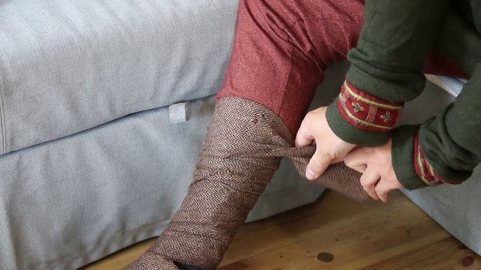 Weaving my own Finnish Iron Age legwraps < with my hands - Dream