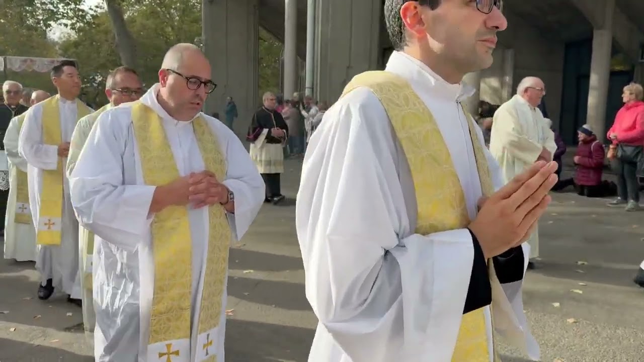 LOURDES : Procession Eucharistique(groupe Italien) du 10.10.2024