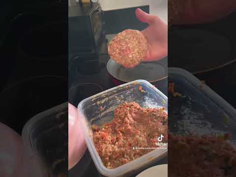 Tortitas De Carne Molida En Salsa