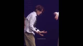 heeseungs body roll 🫣 #enhypen #heeseung #evan