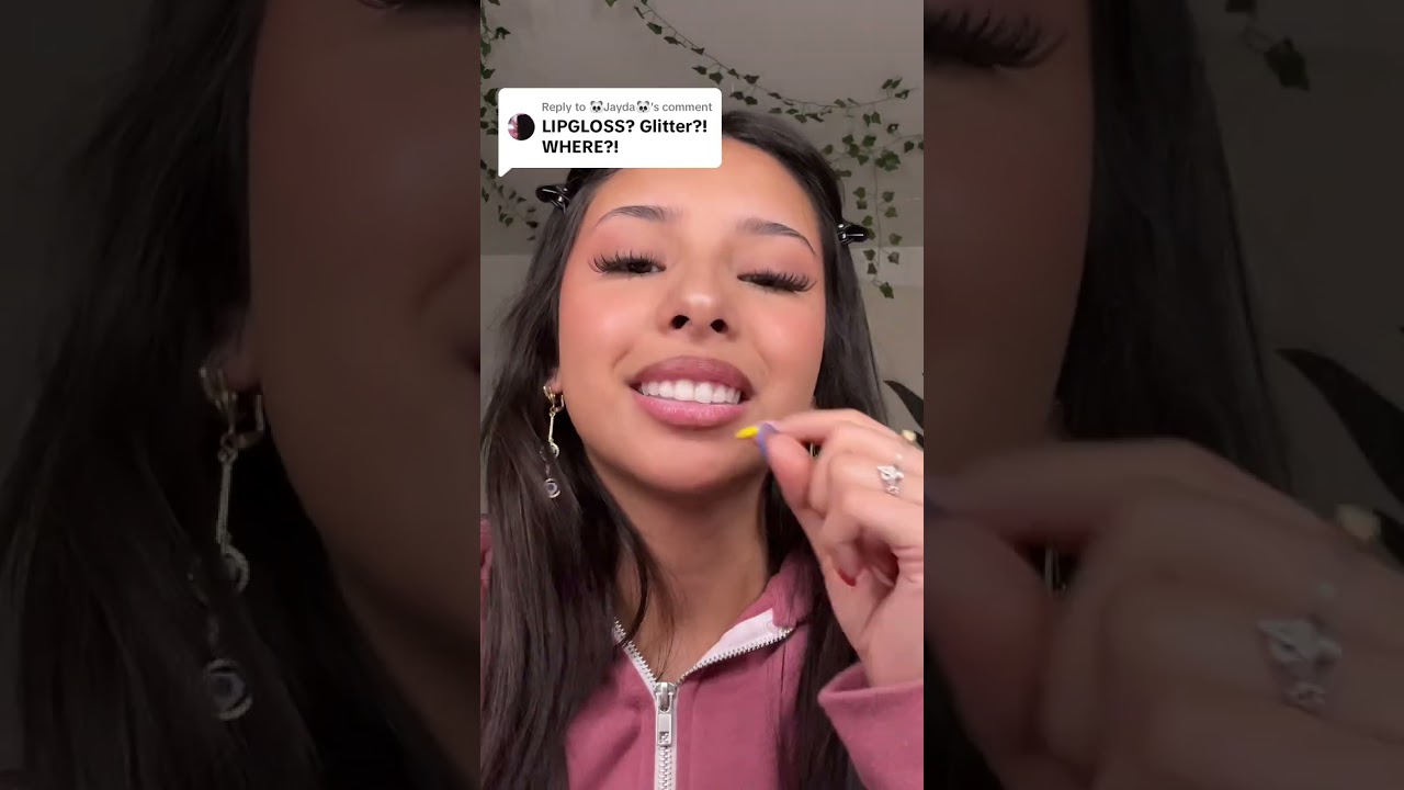 Sparkle kisses: glitter lips trend