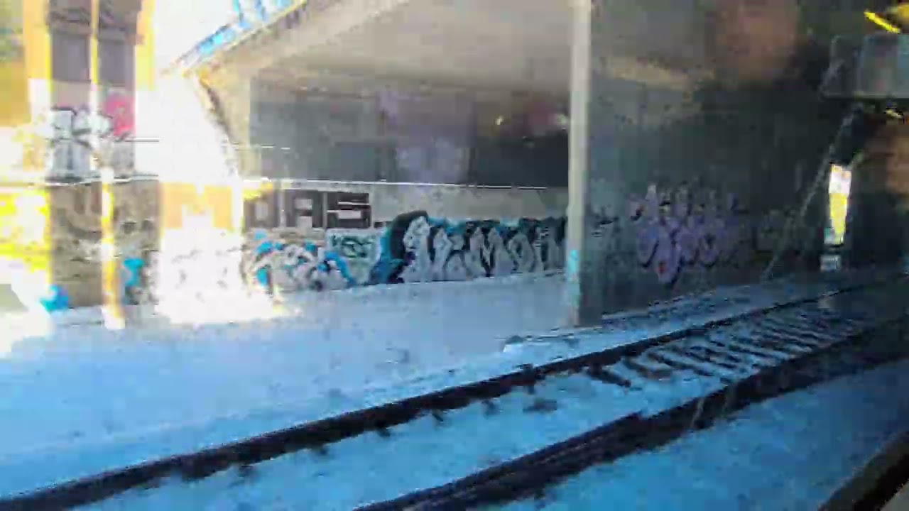 Ankommer Sundbyberg med X60B pendeltåg.