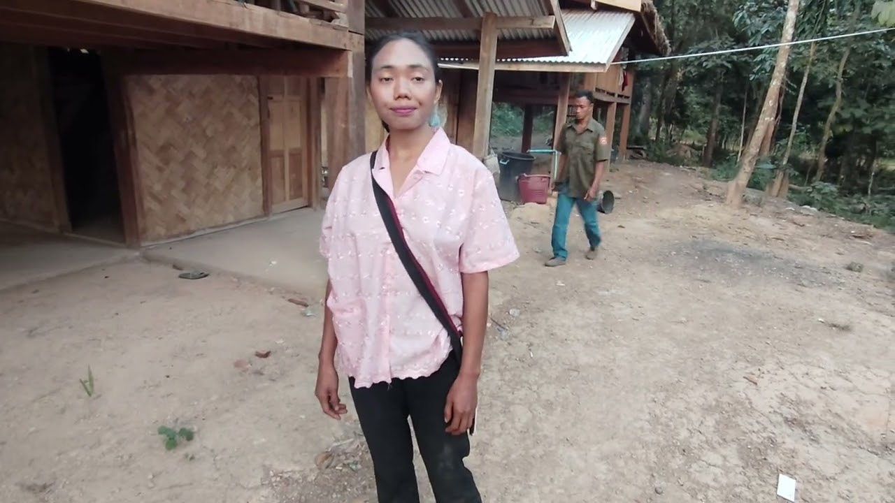 สาวติ๊กกับบ่าวหวาดกลับมาถึงบ้านแล้วคนป่า เผ่าตองเหลือง ຄົນປ່າ ເຜົ່າຕອງເຫລືອງ