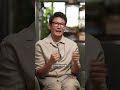 当身边的人陷入极度悲痛时，他们需要的往往不是“解决问题”的答案，而是陪伴。借由澳大利亚原住民的温情风俗，告诉大家：你的痛是真实的，允许自己悲伤，是走出来的第一步。#来不及说再见 #星期二特写