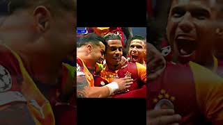 Öyle Uzaktan Uzaktan Hi̇ç Konuşmadan...