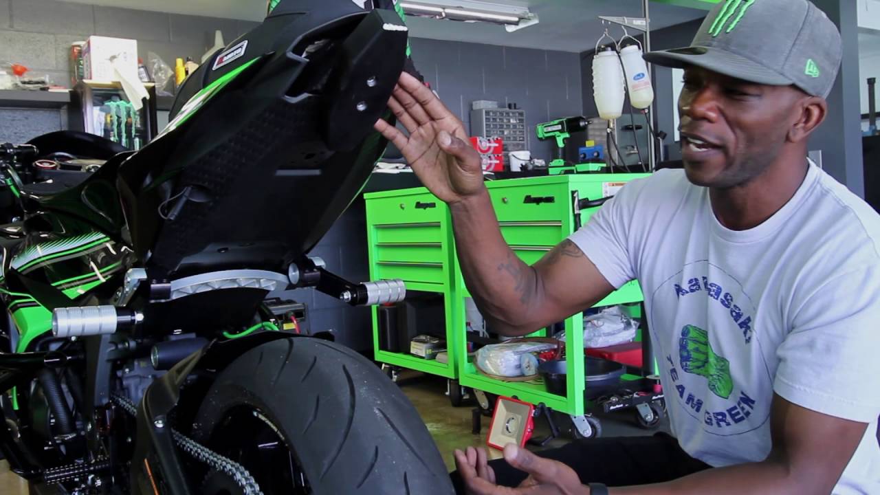 Jason Brittonによるスタント仕様Ninja ZX-6R解説ムービー