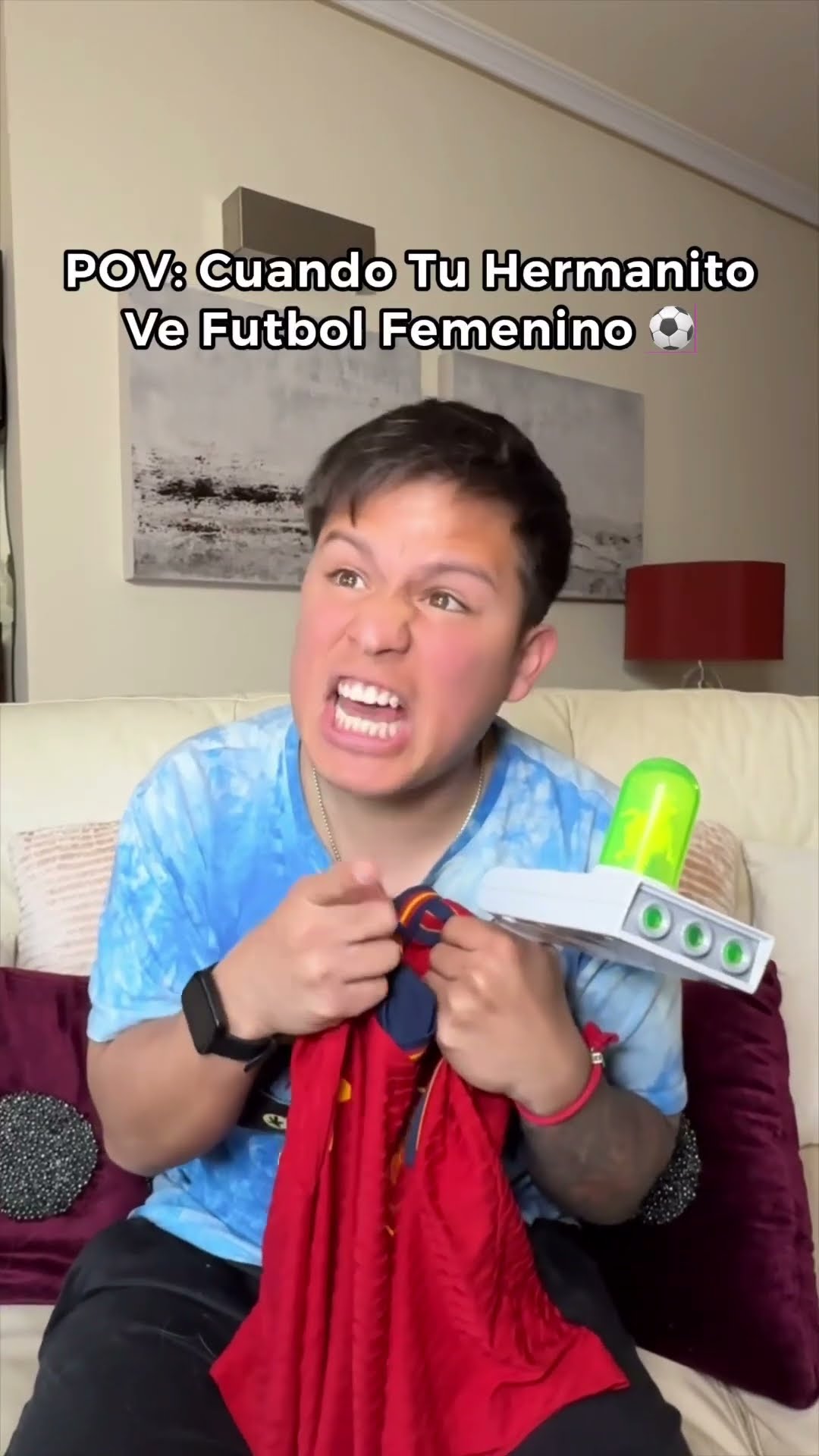 POV: Cuando Tu Hermanito Ve Futbol Femenino ⚽️?? Paul Ferrer #short