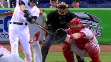 PHI@MIA: Yelich launches a home run to right-center