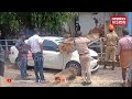 വൻ ദുരന്തം ഒഴിവായത് തലനാരിഴക്ക്! കണ്ണൂർ എസ് എൻ പാർക്കിൽ കൂറ്റൻ മരം കടപുഴകി കാറിന് മുകളിൽ വീണു