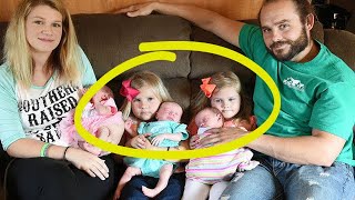 Пока эти родители позировали для фото, врачи заметили удивительную особенность в лицах их детей… Пока эти родители позировали для фото, врачи заметили удивительную особенность в лицах их детей…