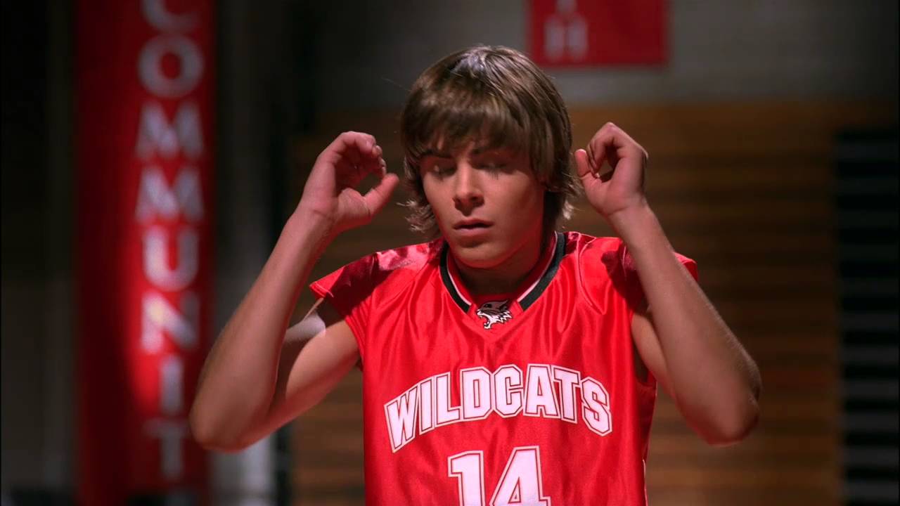 Трой Болтон. Дисней мюзикл баскетбол. High School Musical Wildcats Disney мяч. High School Musical game.