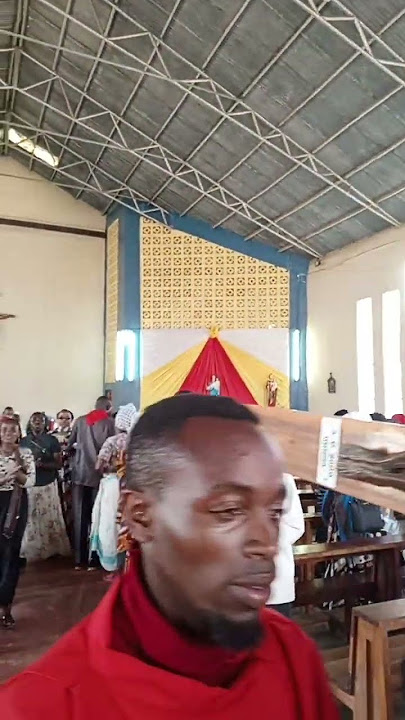 Tazama Msalaba wa hija ukitoka Kanisa la Bikira Maria Mpalizwa Mbinguni Parokia ya Mkwawa