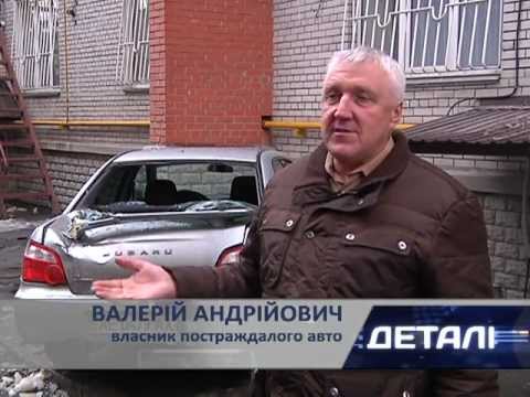 На Исполкомовской с крыши упала огромная глыба льда