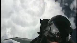 雲海でサーフィン！ VFA-192 Cloud Surfing