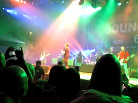 Ian Brown (Ex-Stone Roses) - Waterfall (Live in Du...