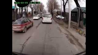 Алматы. Яма на дороге 20150225 1229