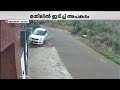 മലപ്പുറത്ത് കാർ നിയന്ത്രണംവിട്ട് തലകീഴായി മറിഞ്ഞു; കാറിലുണ്ടായിരുന്നവരെ പുറത്തെടുത്തു | Malappuram