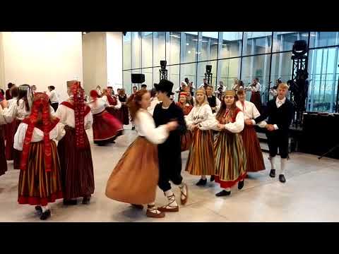 Танцы на фольк-фестывалі