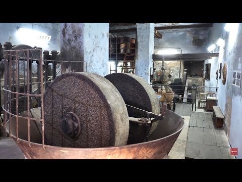 في بلدة اعبلين تصان معصرة زيتون تقليدية بكامل معداتها تعود لاواخر الاربعينيات الكاملة مراسلون 17 11