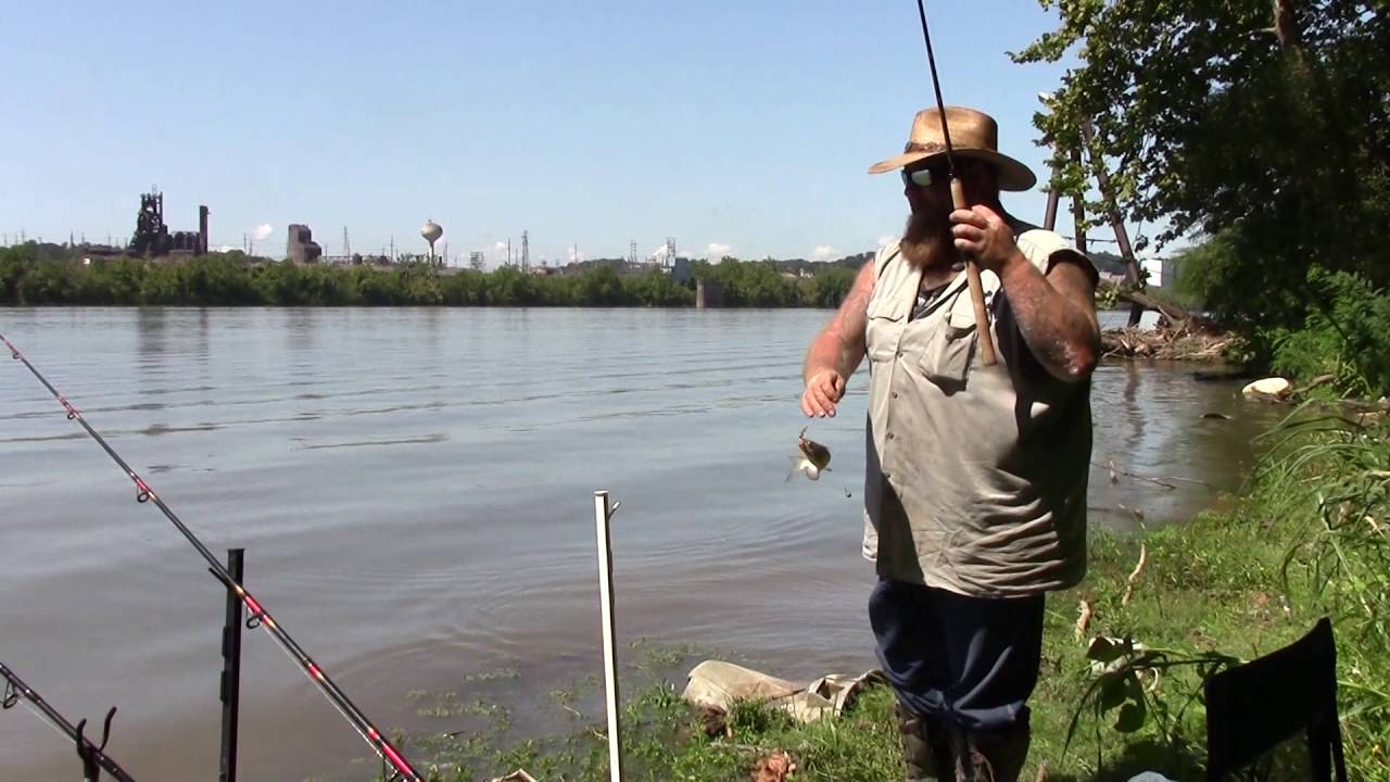 Late Summer Fishing on the Ohio River - YouTube