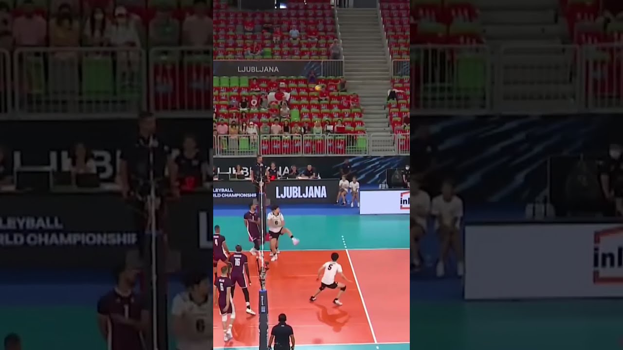 A tactical MASTERCLASS 😍😱 #volleyballworld #superspike #spike #volleyball 