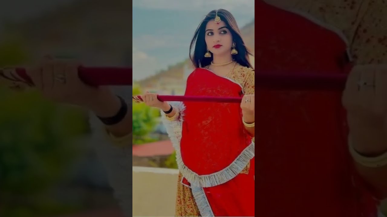 Photo of A sikh bride and groom posing together on their wedding day