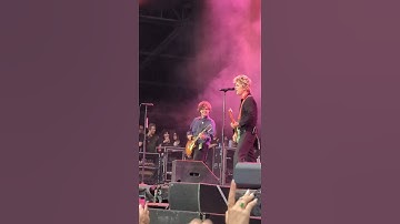 Billie Joe Armstrong with his son Jakob - Green Day live at Wembley Stadium, London #greenday