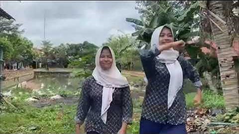 MENJAGA KEBERSIHAN LINGKUNGAN SEKOLAH - TUGAS INFORMATIKA. KELAS 9G KELOMPOK 1