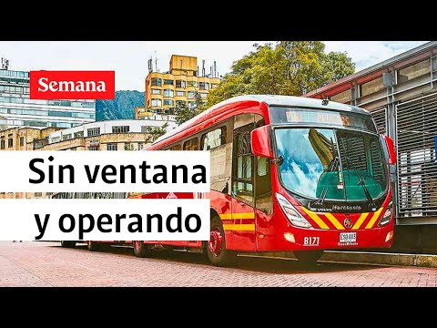 Bus de TransMilenio iba lleno y con el vidrio de la puerta a punto de caer | Videos Semana